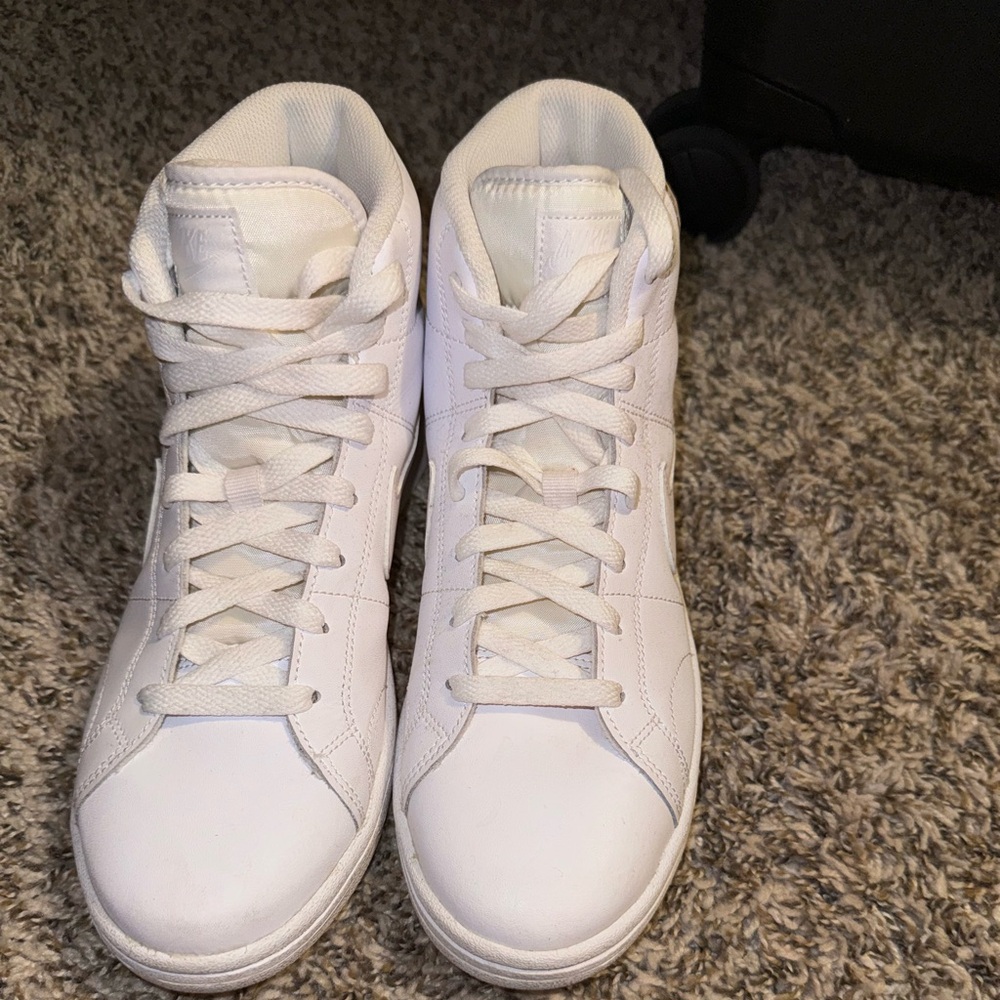 Nike Court Royale 2 Mid Sneaker